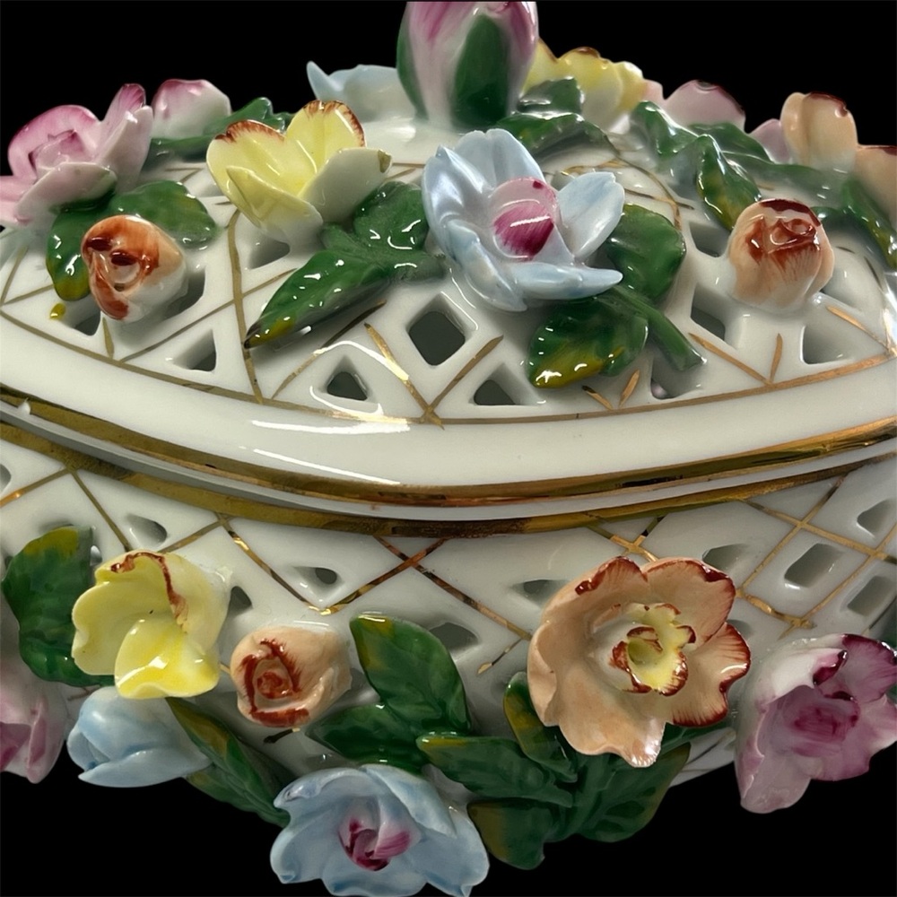 Vintage KPM Porcelain Lattice Flower Trinket Box Gold Trim - Picture 3 of 9